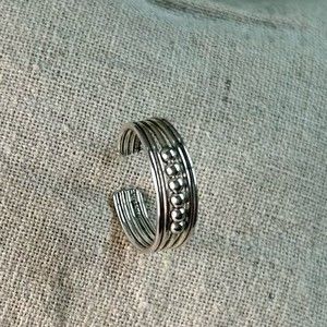 Toe ring-Sterling adjustable Toe ring with groove $ ball design in Sterling sil…